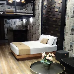 Hotel Iconic & Pods 